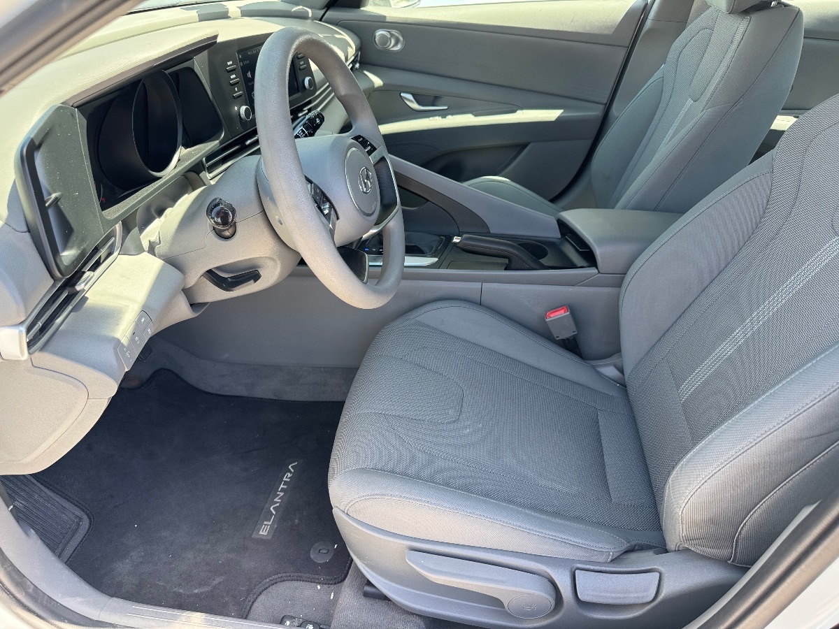 2021 Hyundai Elantra SE - Photo 22