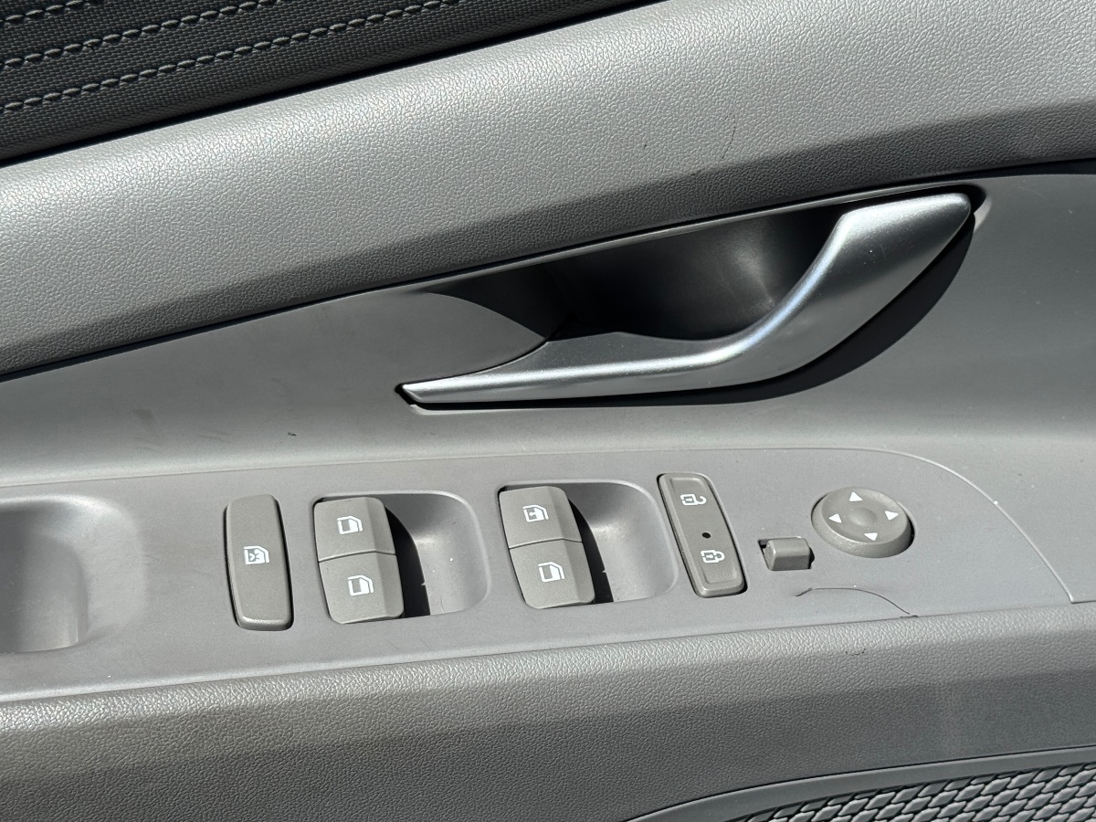 2021 Hyundai Elantra SE - Photo 23