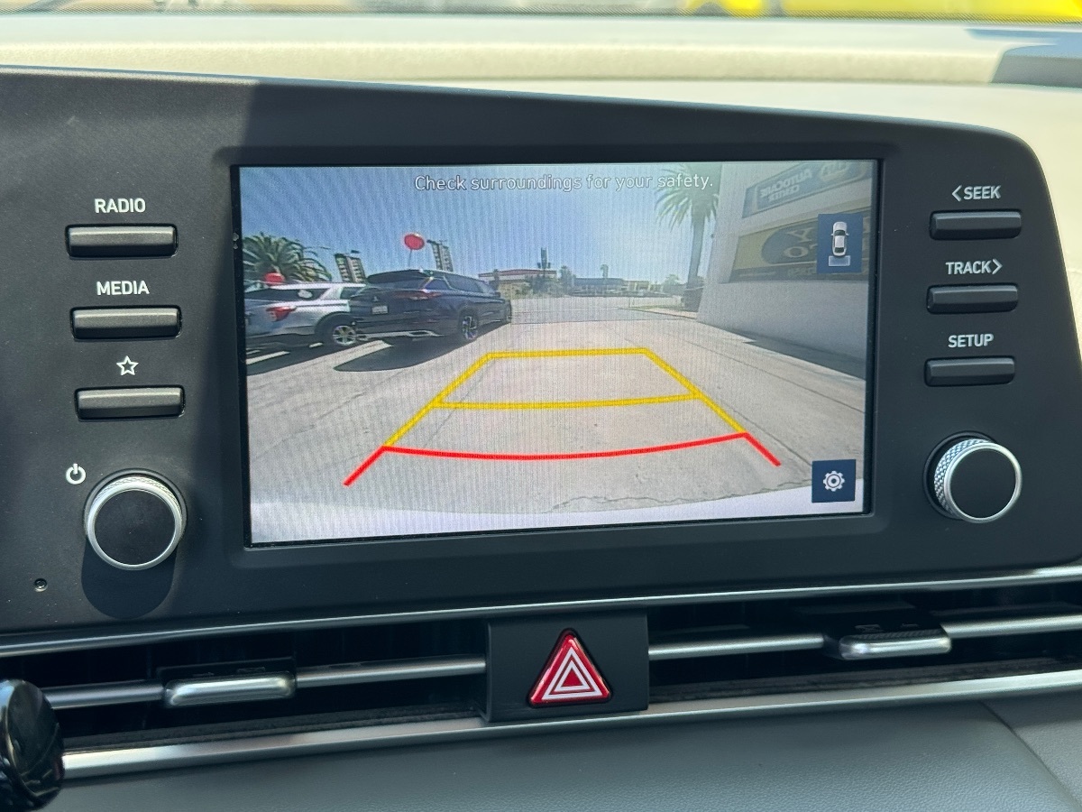 2021 Hyundai Elantra SE - Photo 24