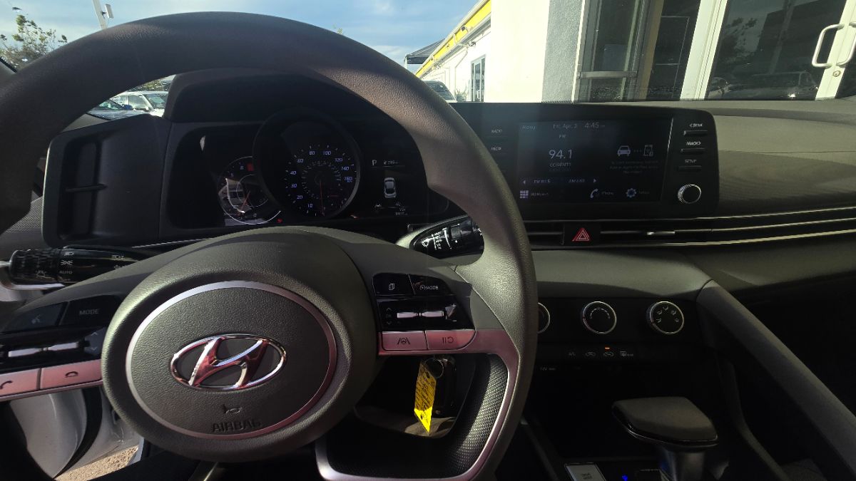 2021 Hyundai Elantra SE - Photo 29