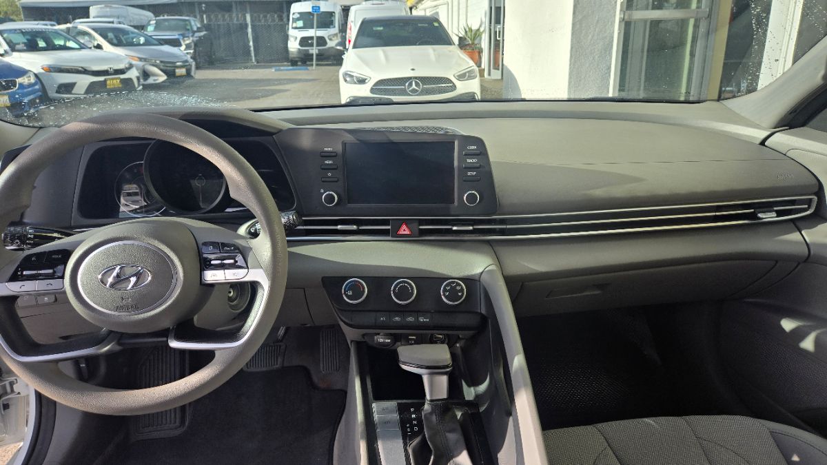 2021 Hyundai Elantra SE - Photo 30