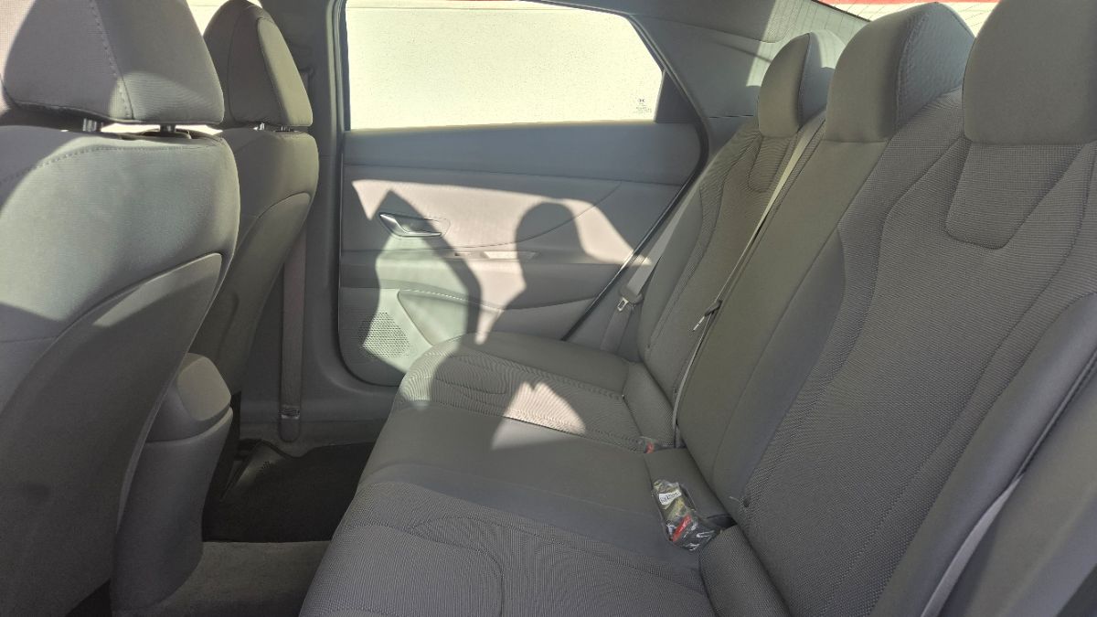 2021 Hyundai Elantra SE - Photo 31