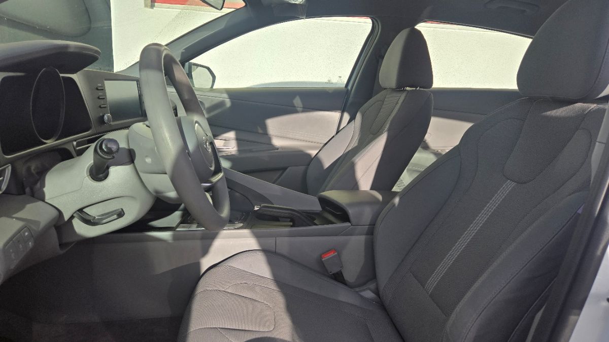 2021 Hyundai Elantra SE - Photo 32