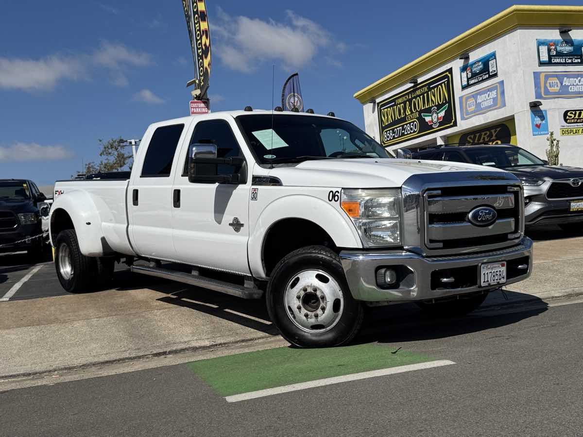 Photo 2 of this Ford Super Duty F-350 DRW