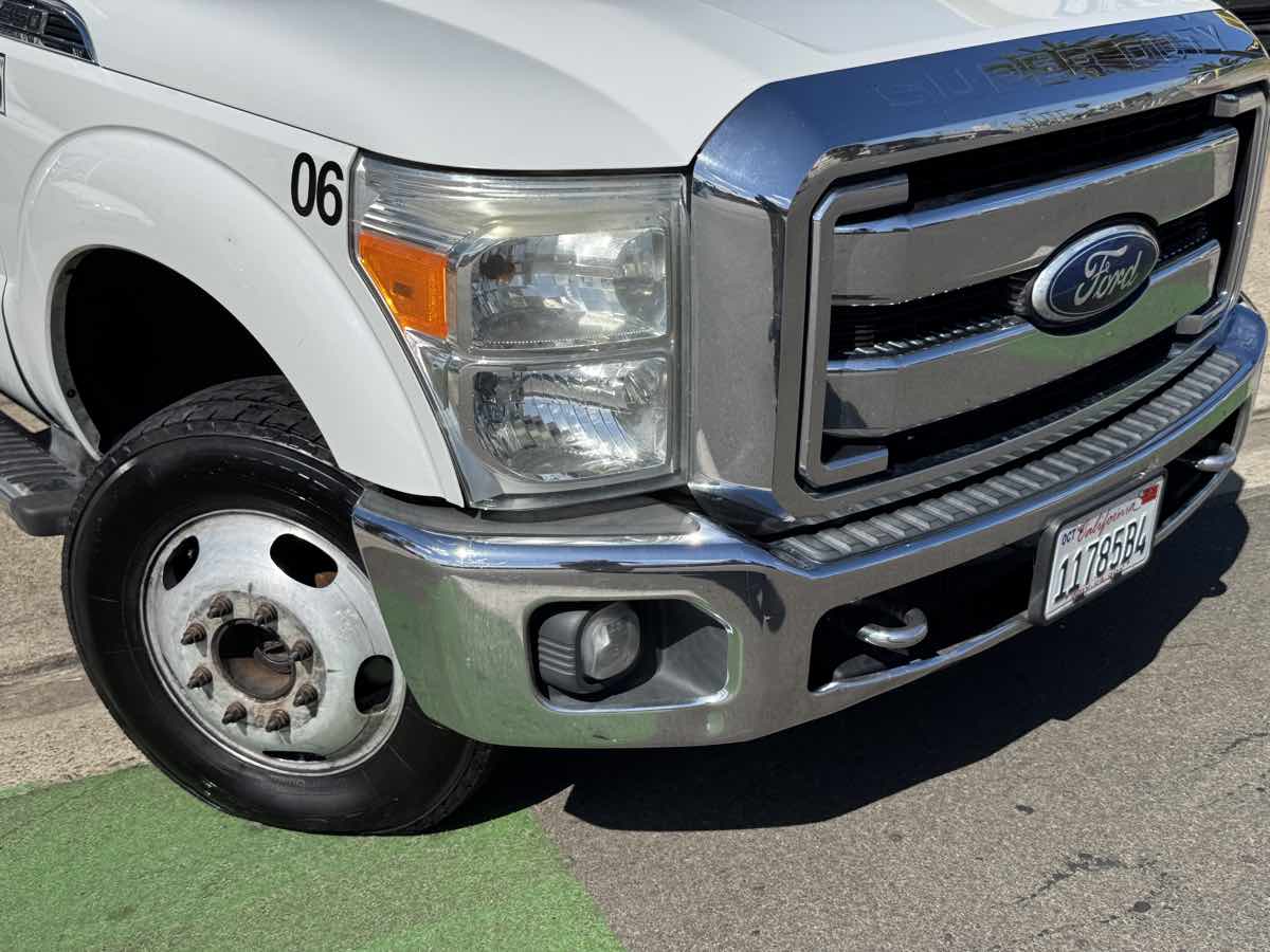 Photo 3 of this Ford Super Duty F-350 DRW