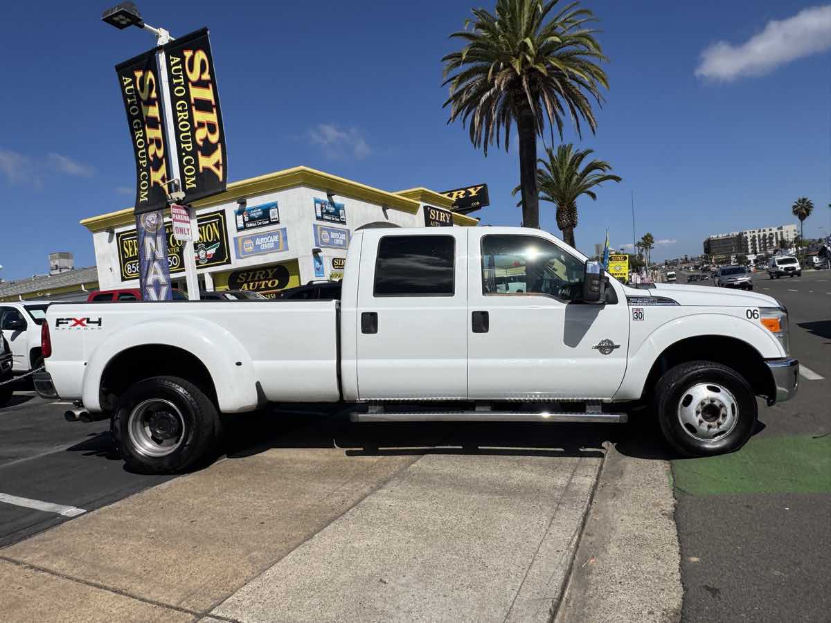 Photo 4 of this Ford Super Duty F-350 DRW