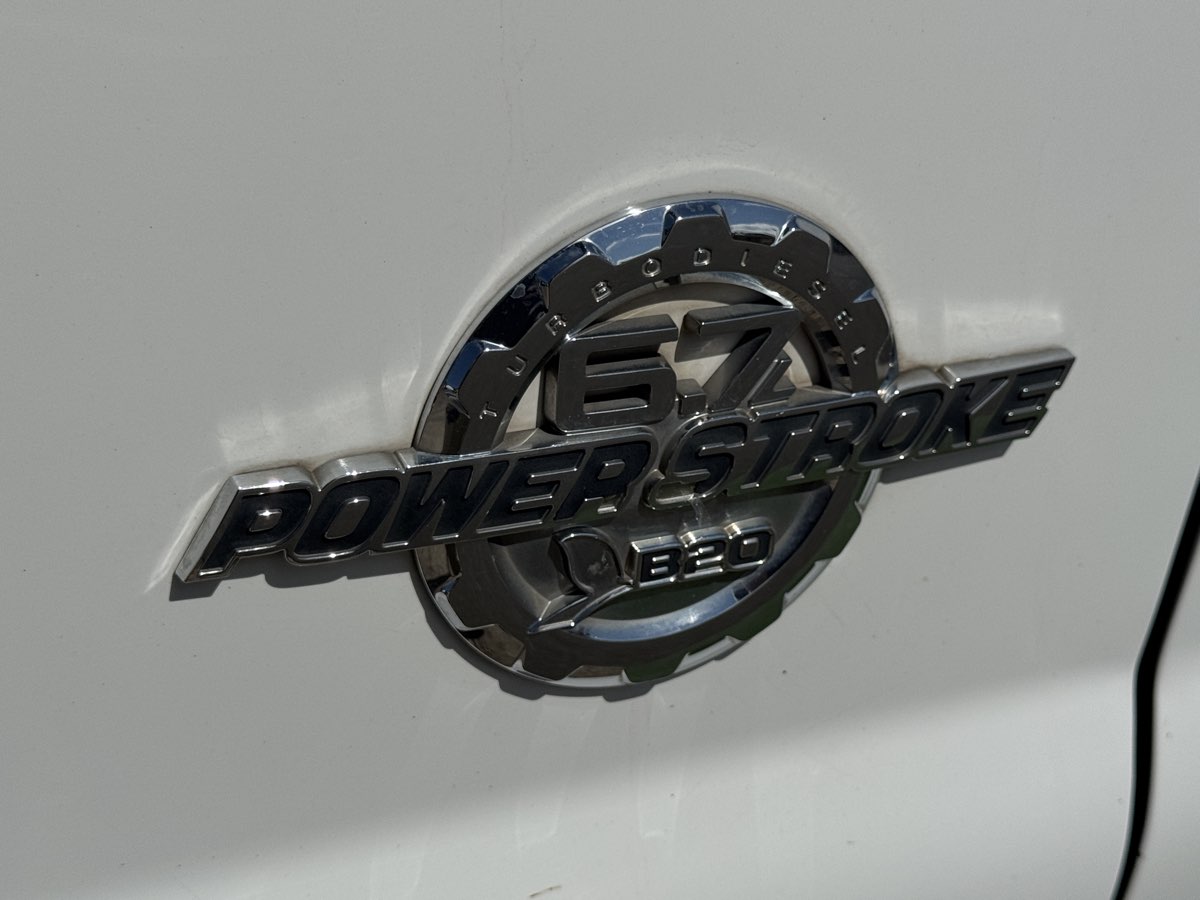 Photo 5 of this Ford Super Duty F-350 DRW