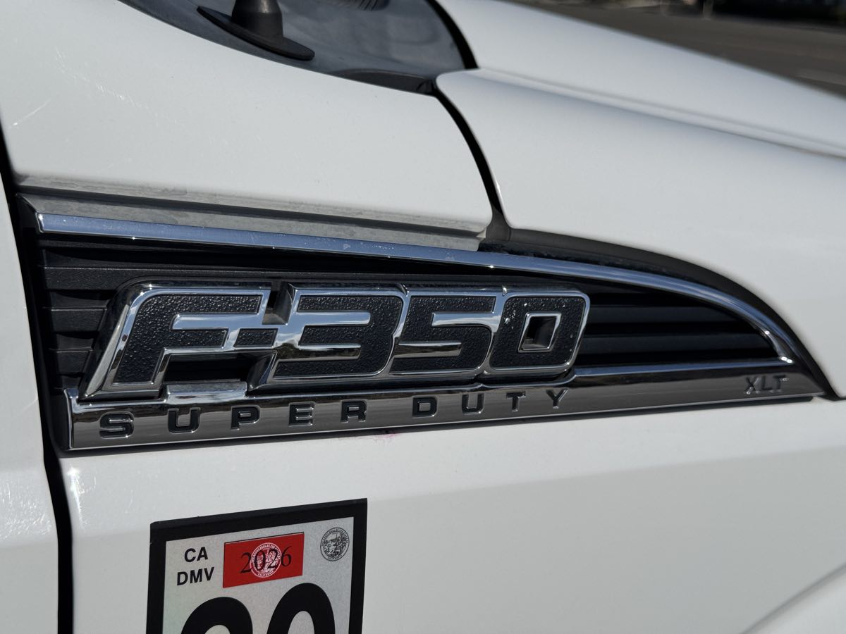 Photo 7 of this Ford Super Duty F-350 DRW