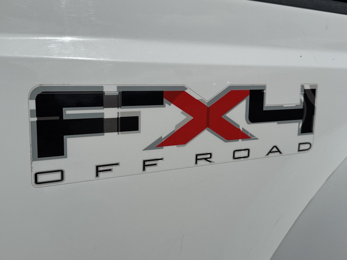 Photo 10 of this Ford Super Duty F-350 DRW