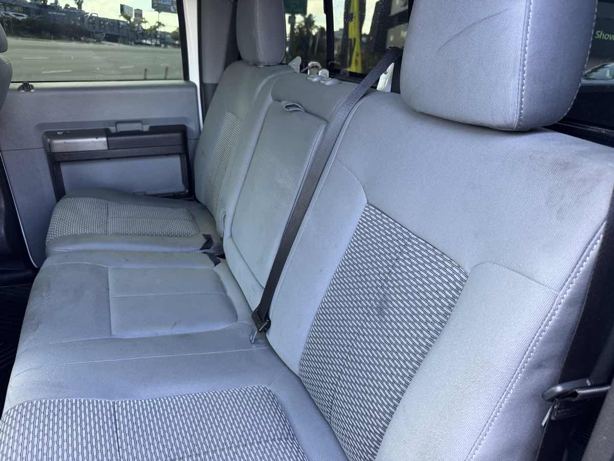 Photo 14 of this Ford Super Duty F-350 DRW