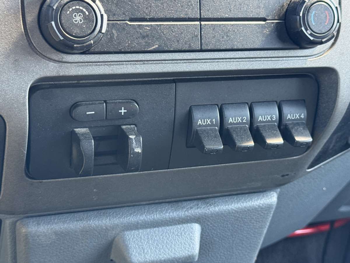 Photo 25 of this Ford Super Duty F-350 DRW