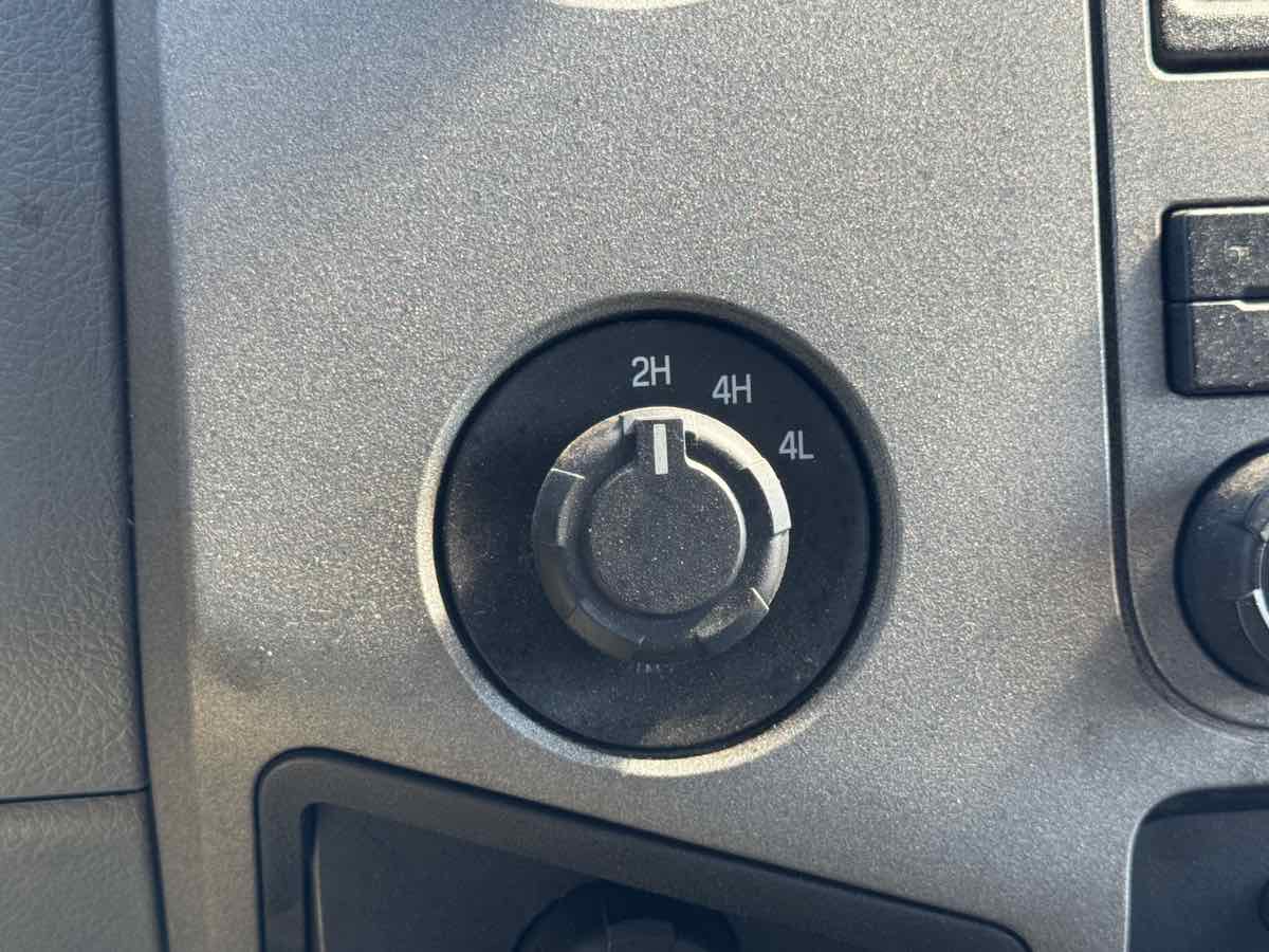 Photo 26 of this Ford Super Duty F-350 DRW
