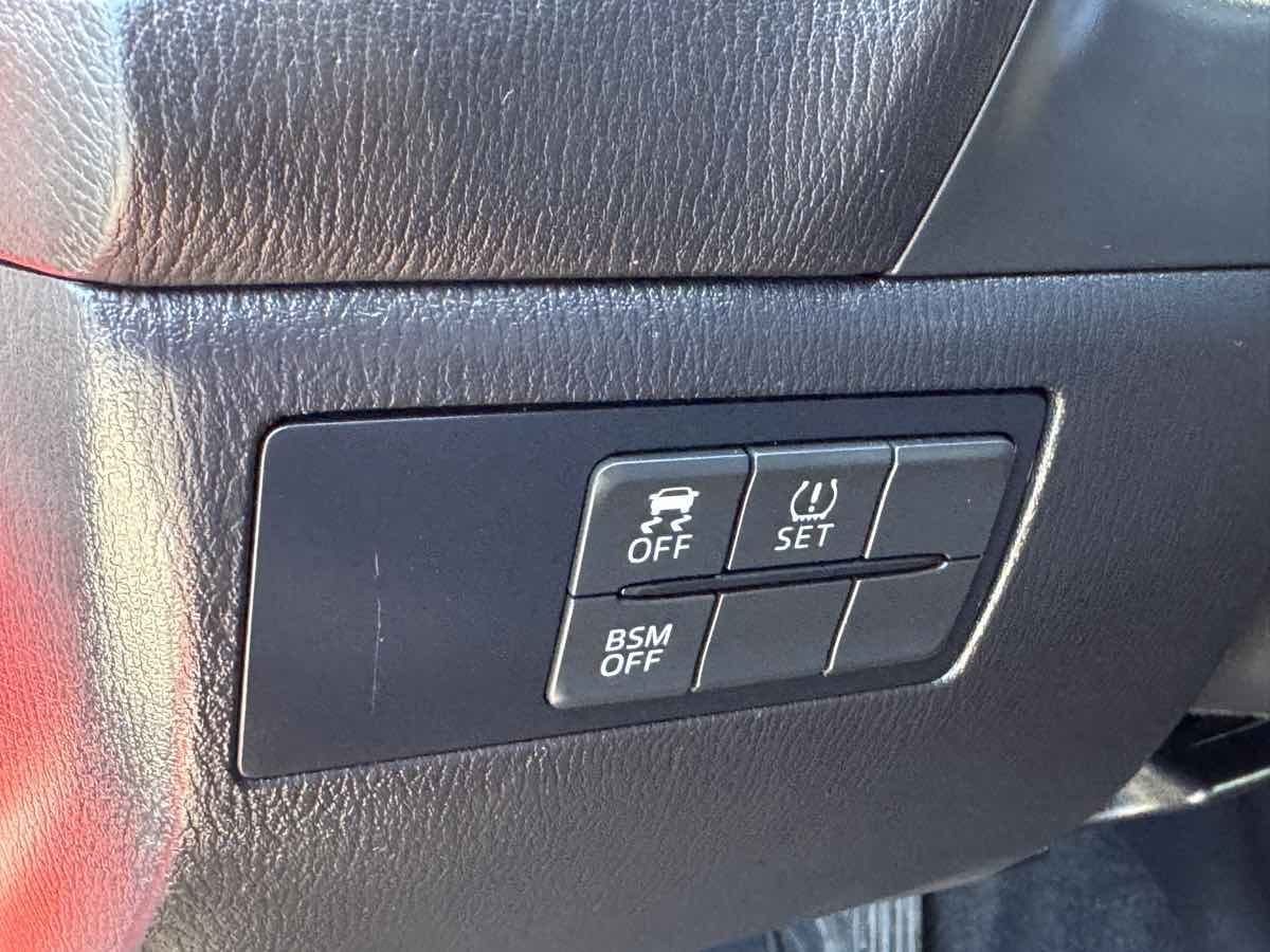 Photo 28 of this Mazda Mazda3