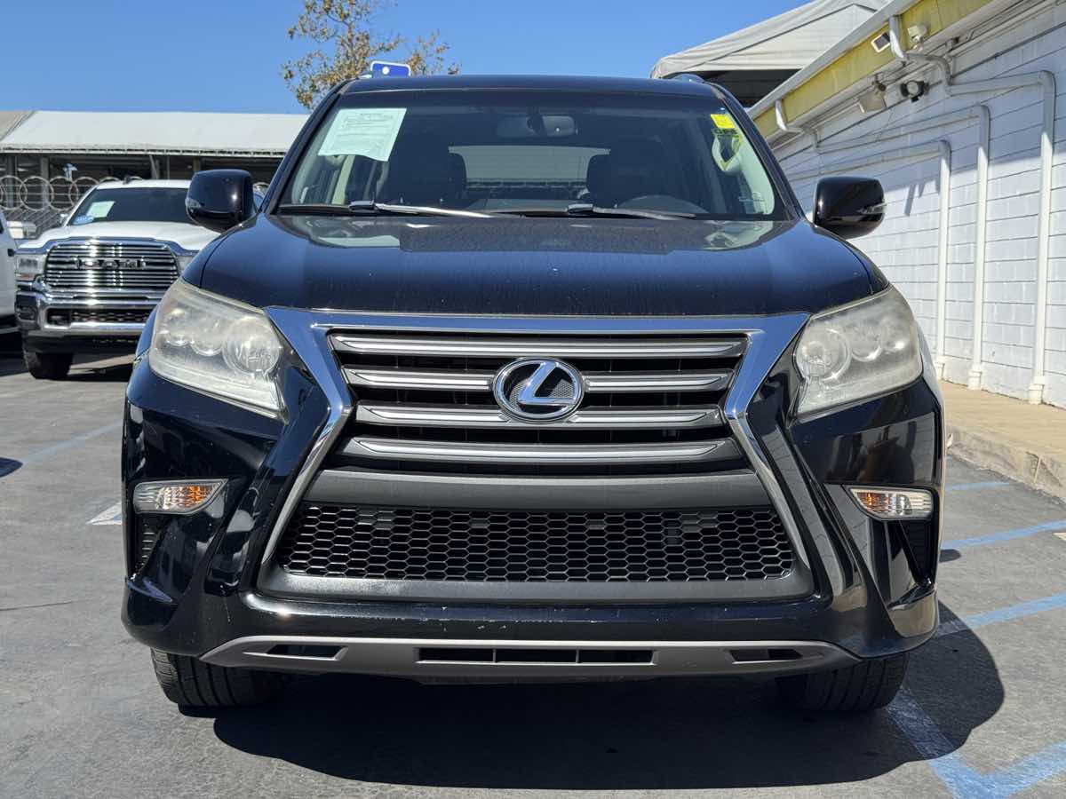 Photo 5 of this Lexus GX 460