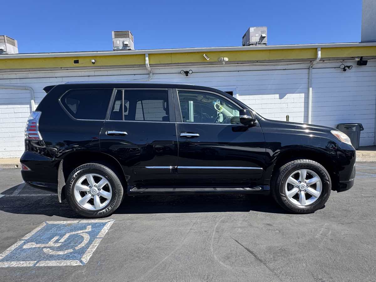 Photo 7 of this Lexus GX 460
