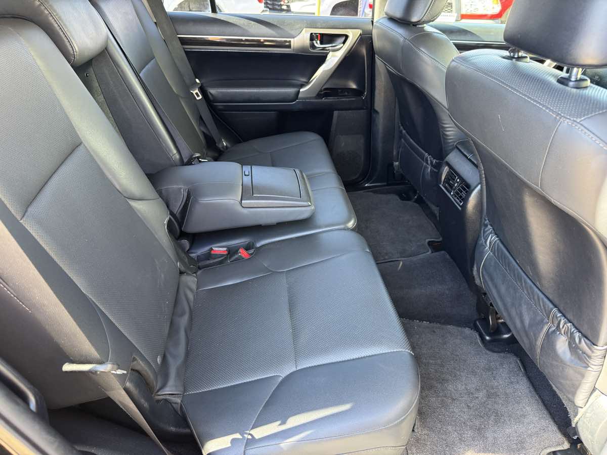 Photo 15 of this Lexus GX 460