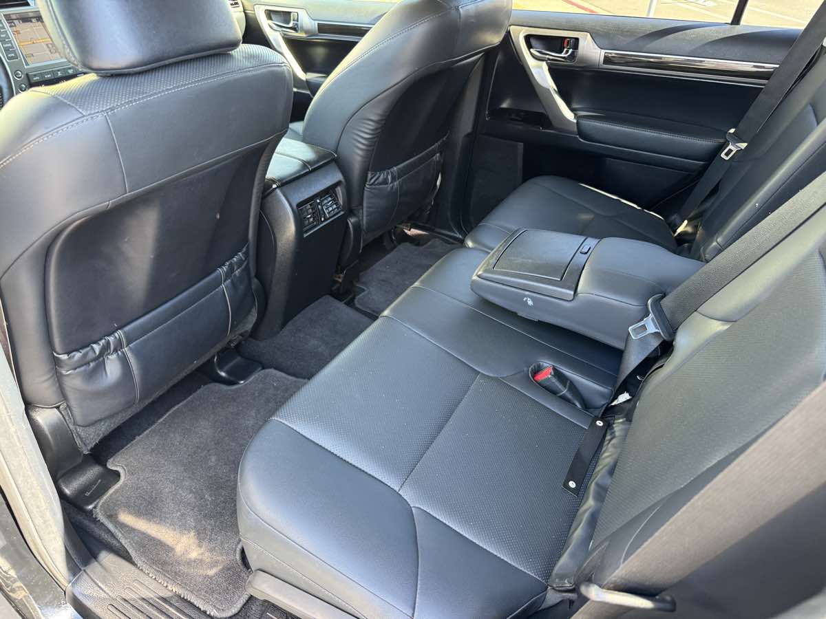 Photo 16 of this Lexus GX 460