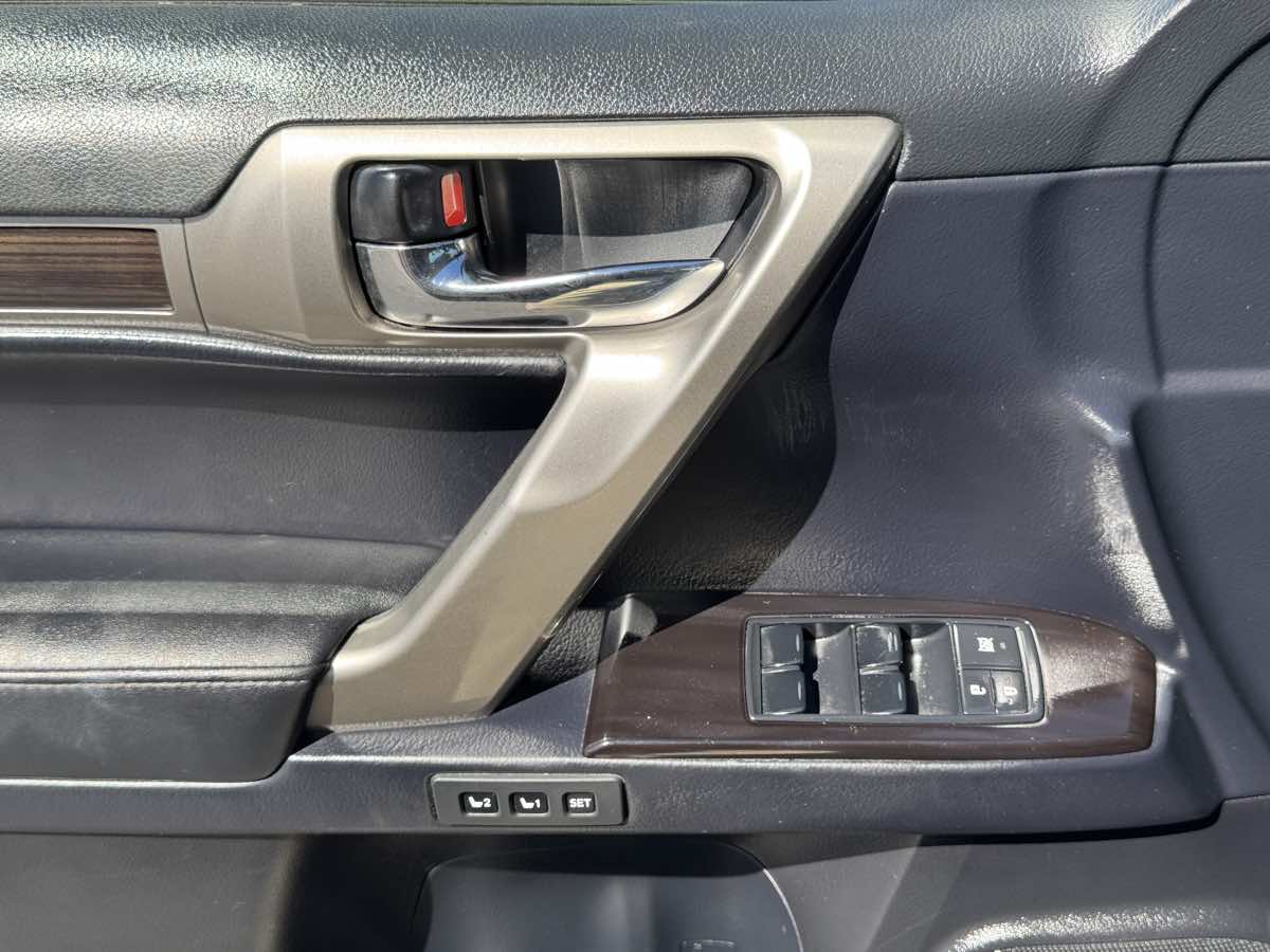 Photo 25 of this Lexus GX 460