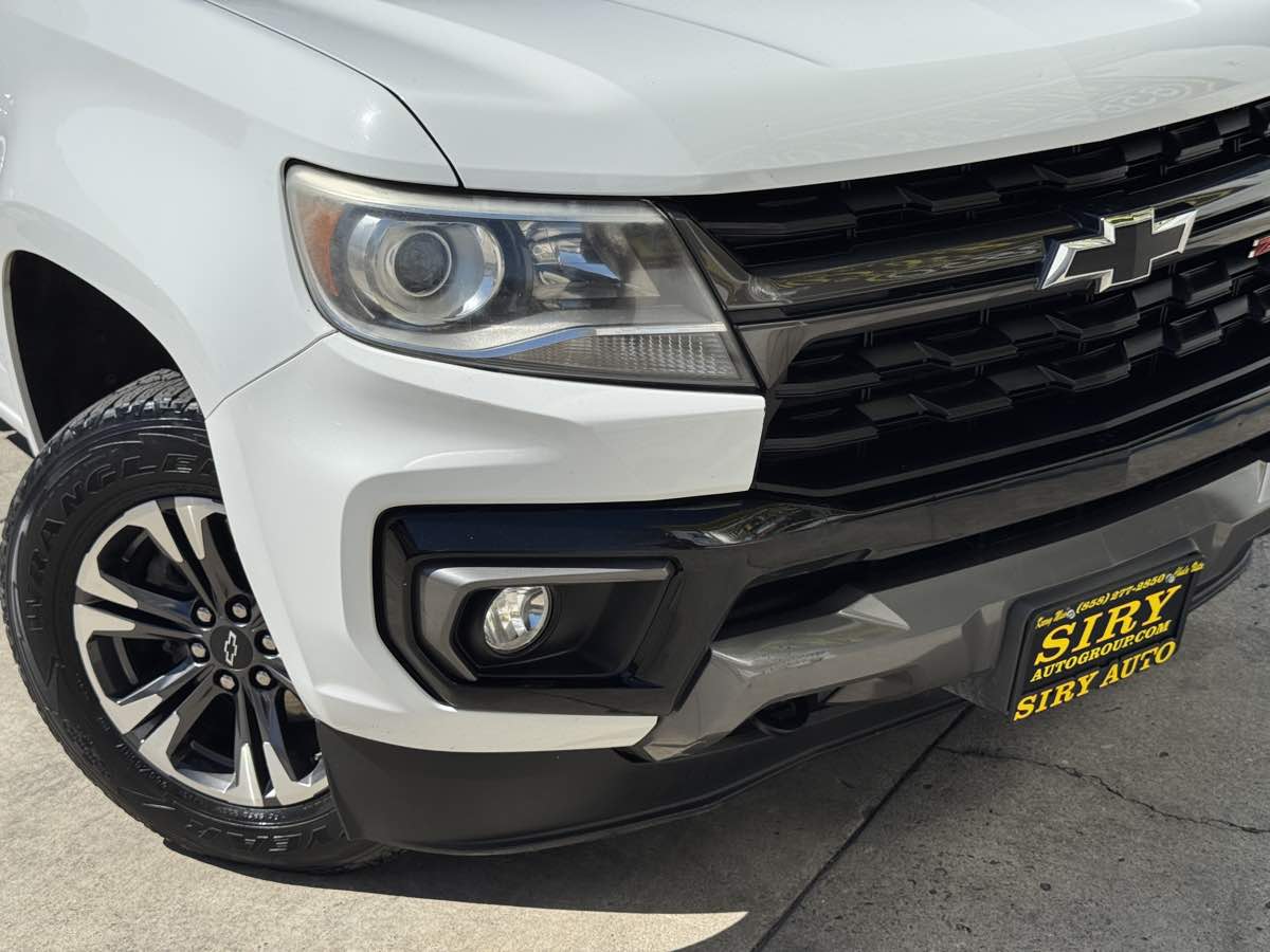 Photo 3 of this Chevrolet Colorado