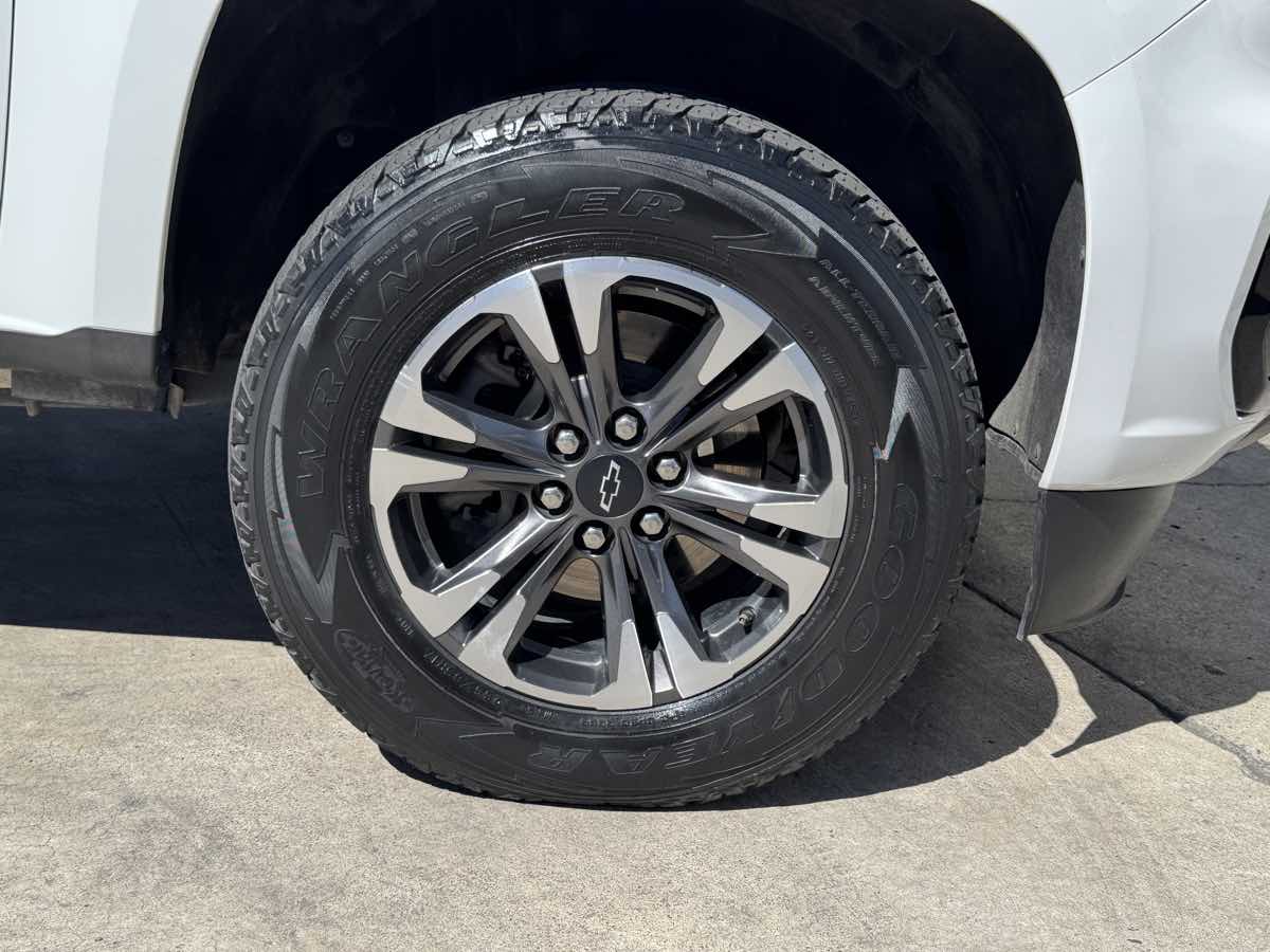 Photo 7 of this Chevrolet Colorado