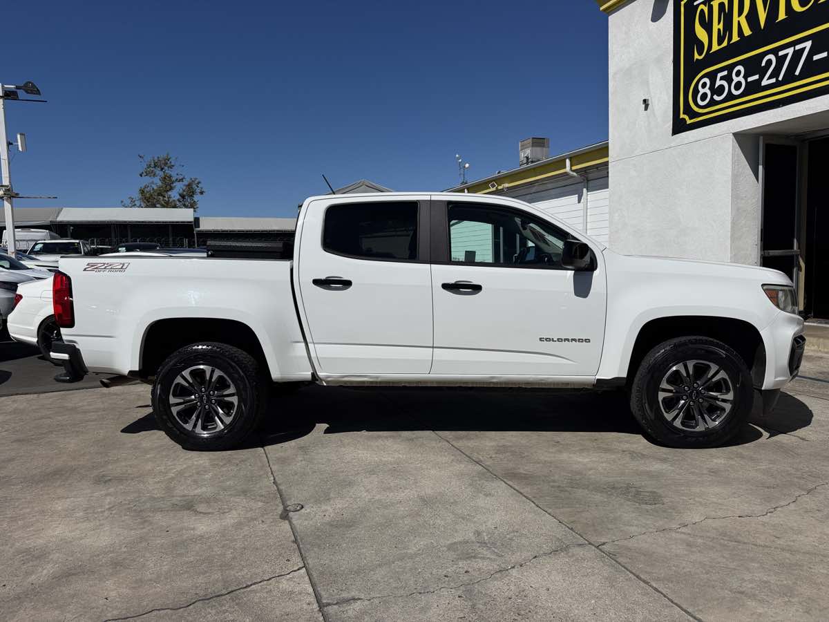 Photo 8 of this Chevrolet Colorado
