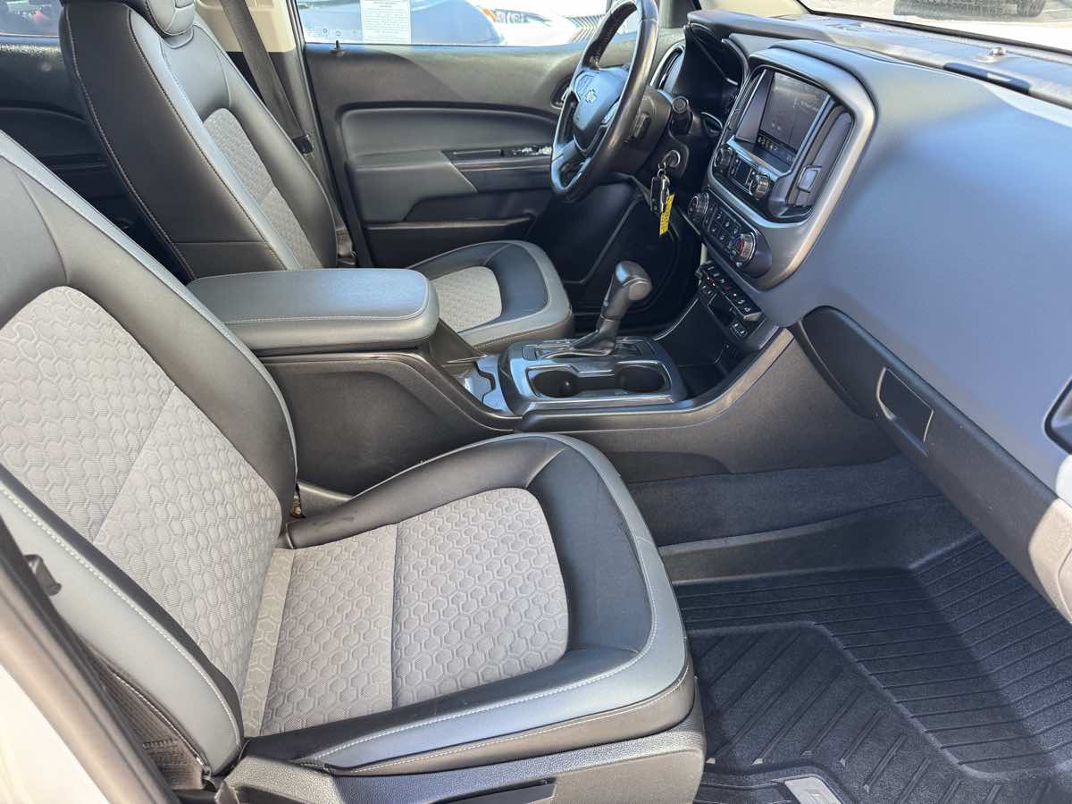 Photo 17 of this Chevrolet Colorado