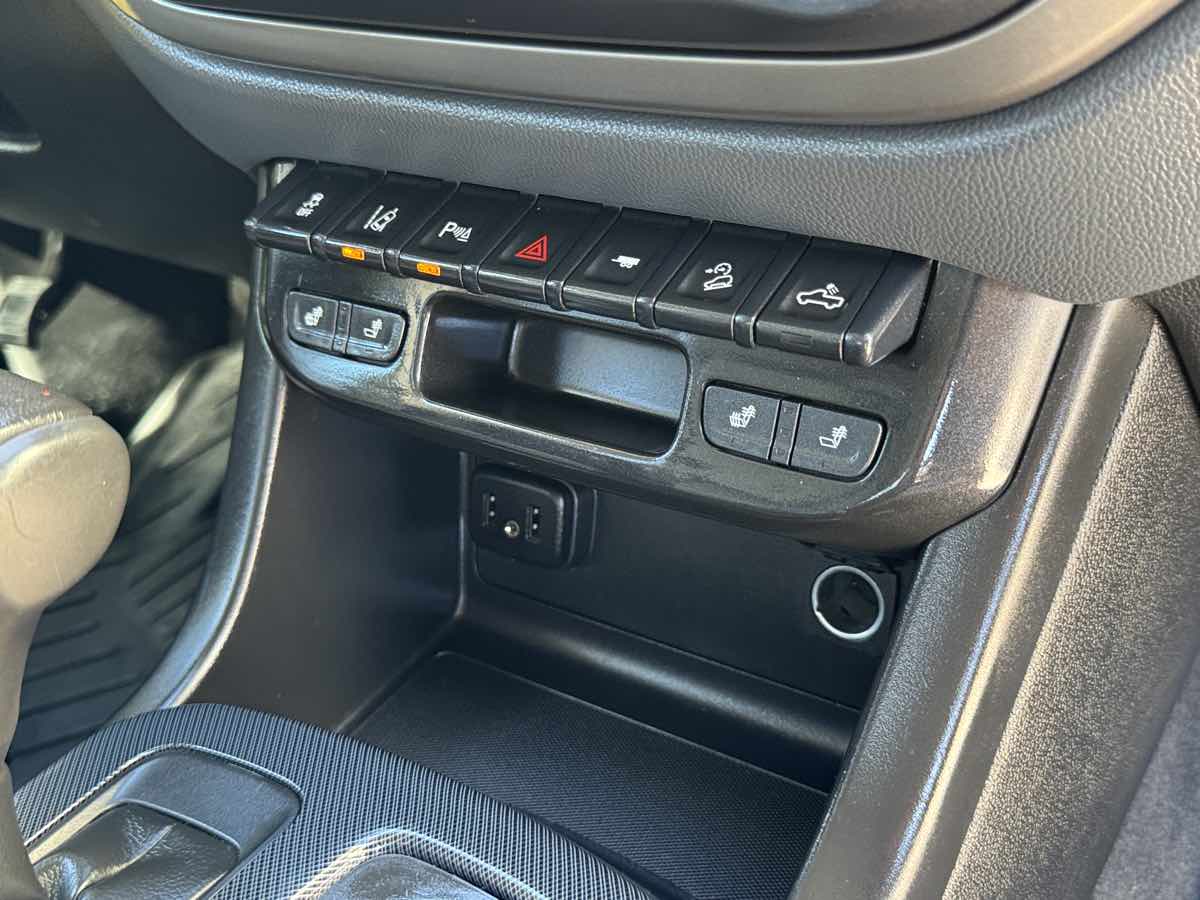 Photo 18 of this Chevrolet Colorado
