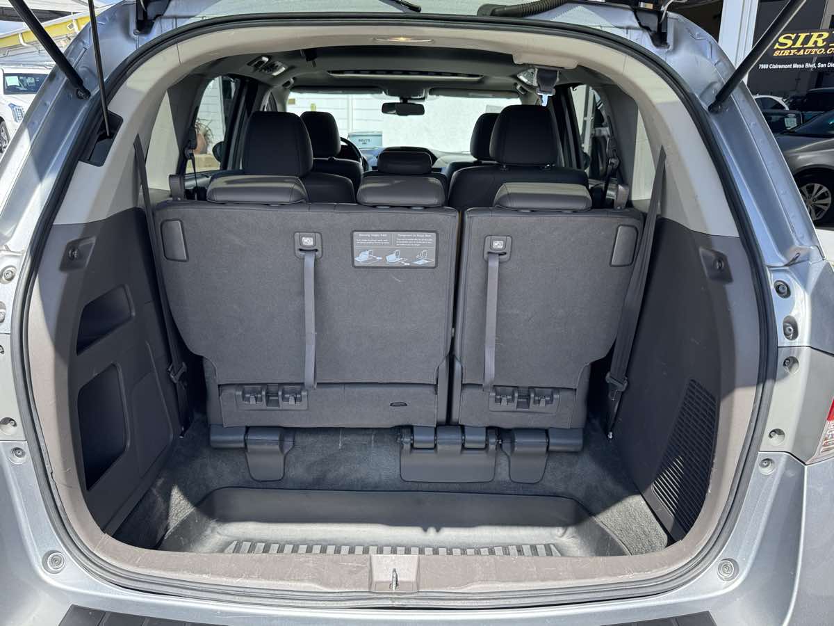 Photo 10 of this Honda Odyssey