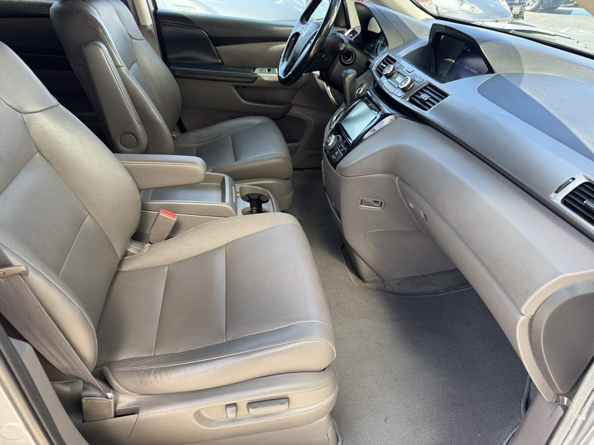 Photo 17 of this Honda Odyssey