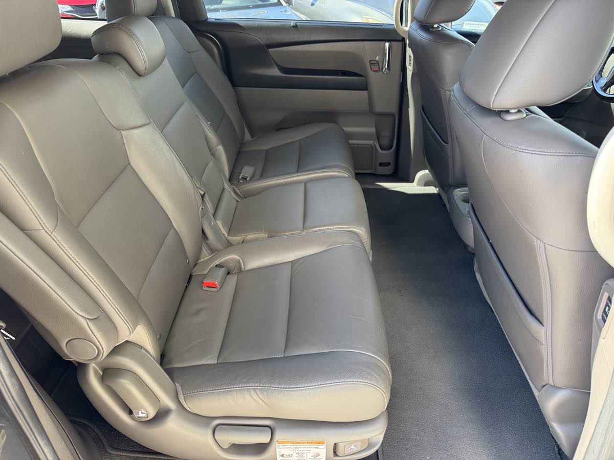 Photo 18 of this Honda Odyssey