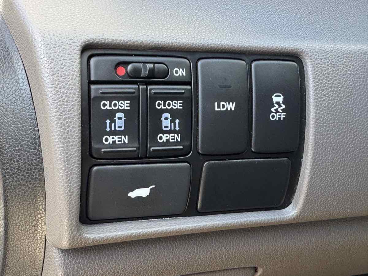 Photo 30 of this Honda Odyssey