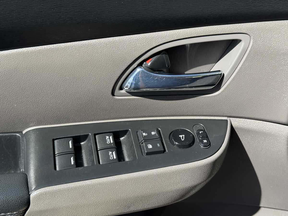 Photo 31 of this Honda Odyssey