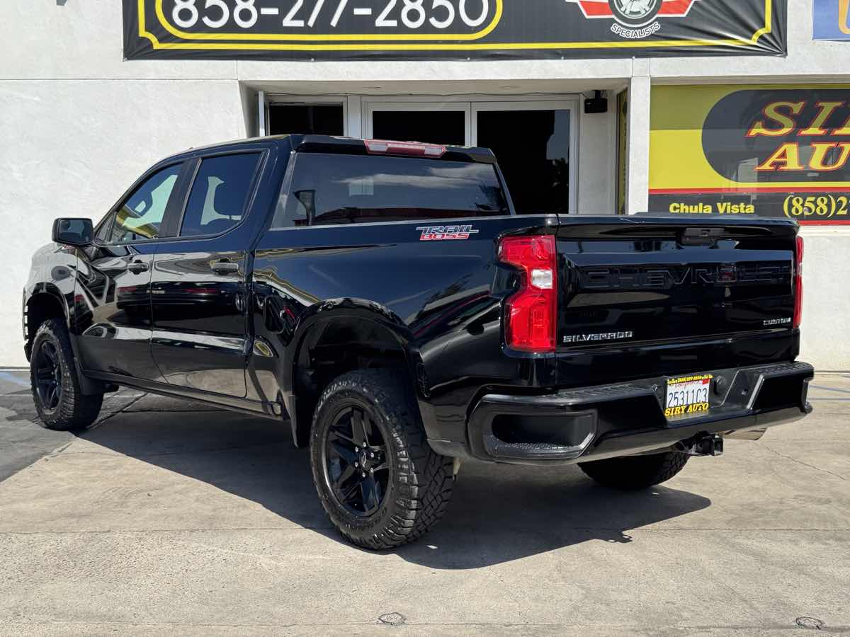 Photo 8 of this Chevrolet Silverado 1500