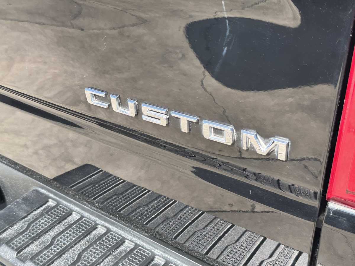 Photo 12 of this Chevrolet Silverado 1500