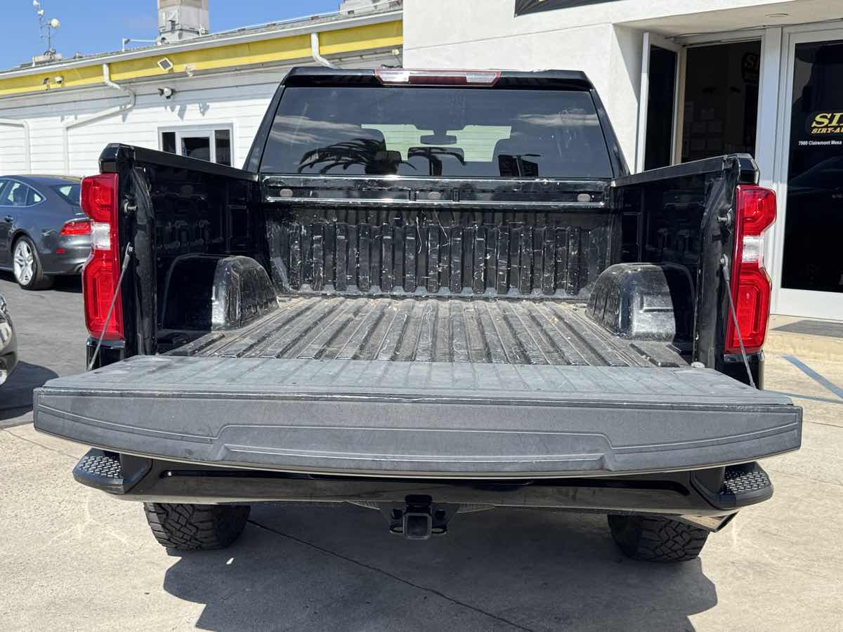 Photo 13 of this Chevrolet Silverado 1500