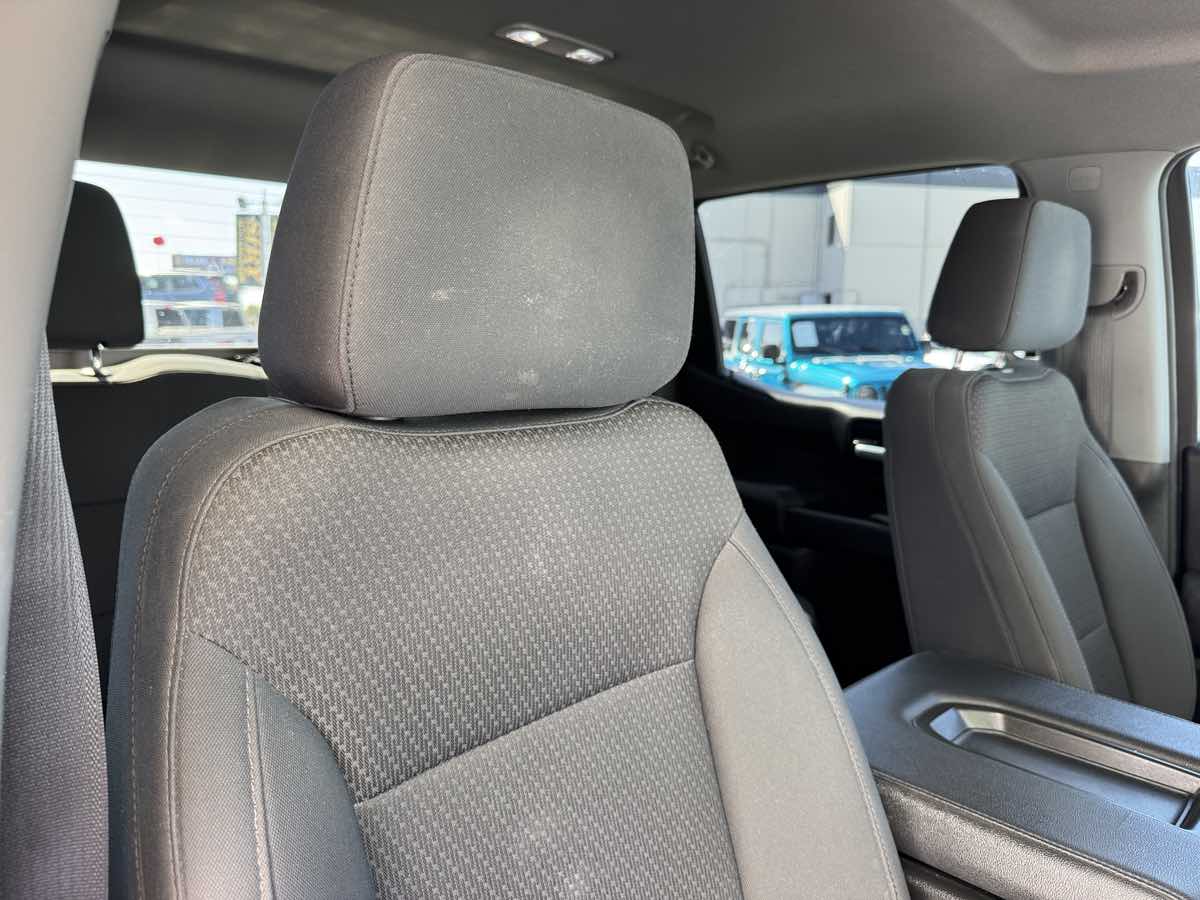 Photo 14 of this Chevrolet Silverado 1500