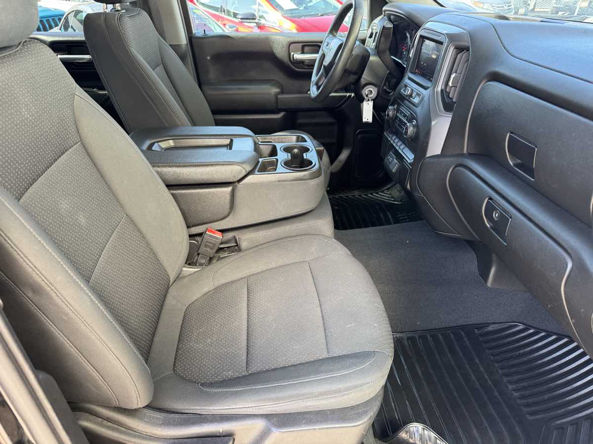 Photo 15 of this Chevrolet Silverado 1500