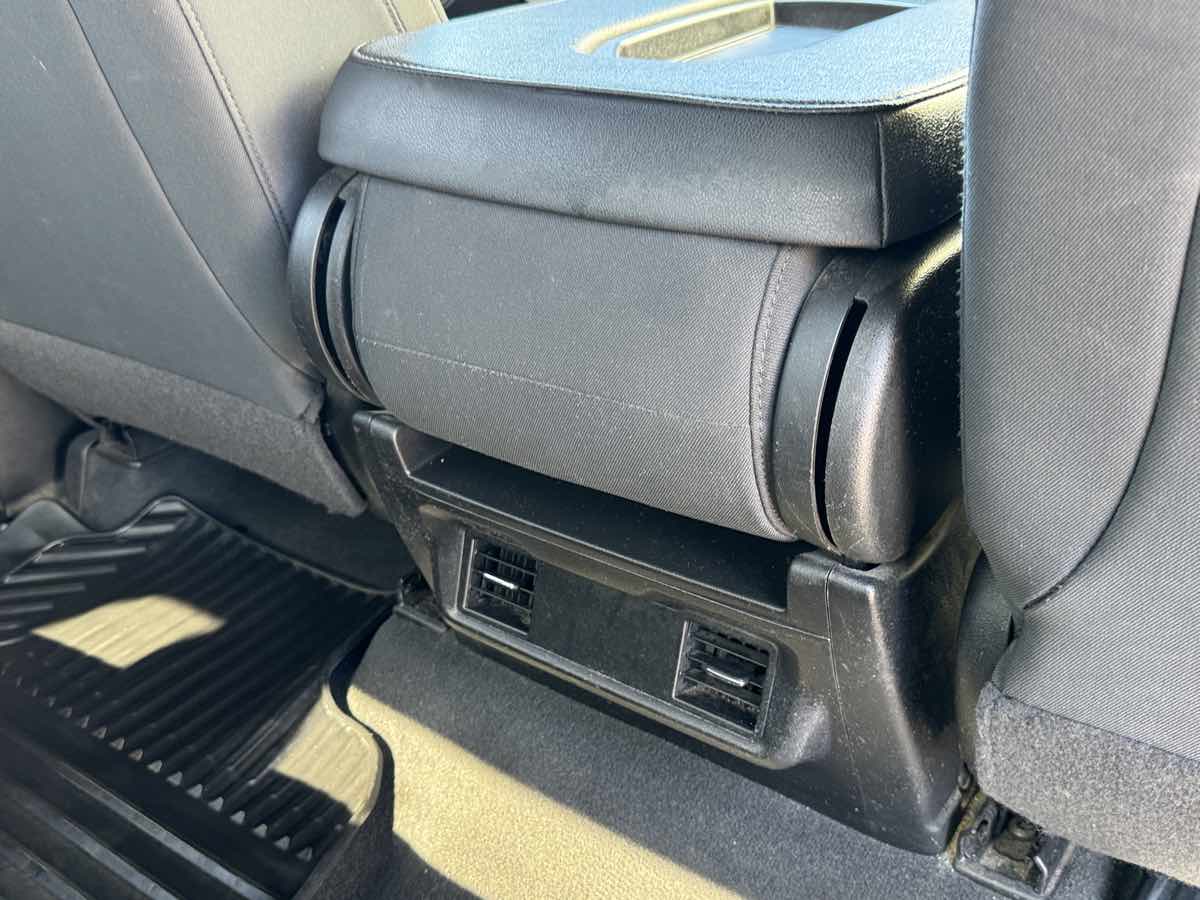 Photo 17 of this Chevrolet Silverado 1500