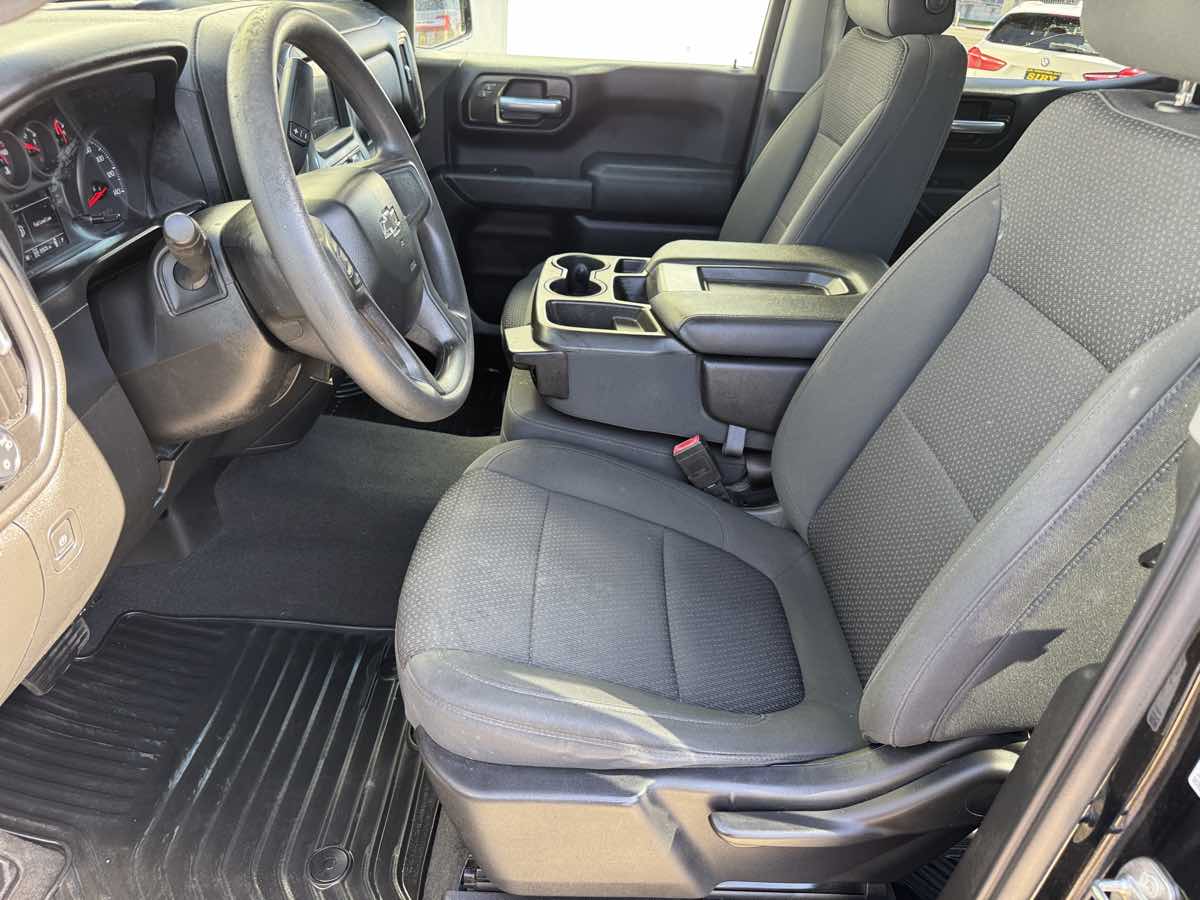 Photo 23 of this Chevrolet Silverado 1500