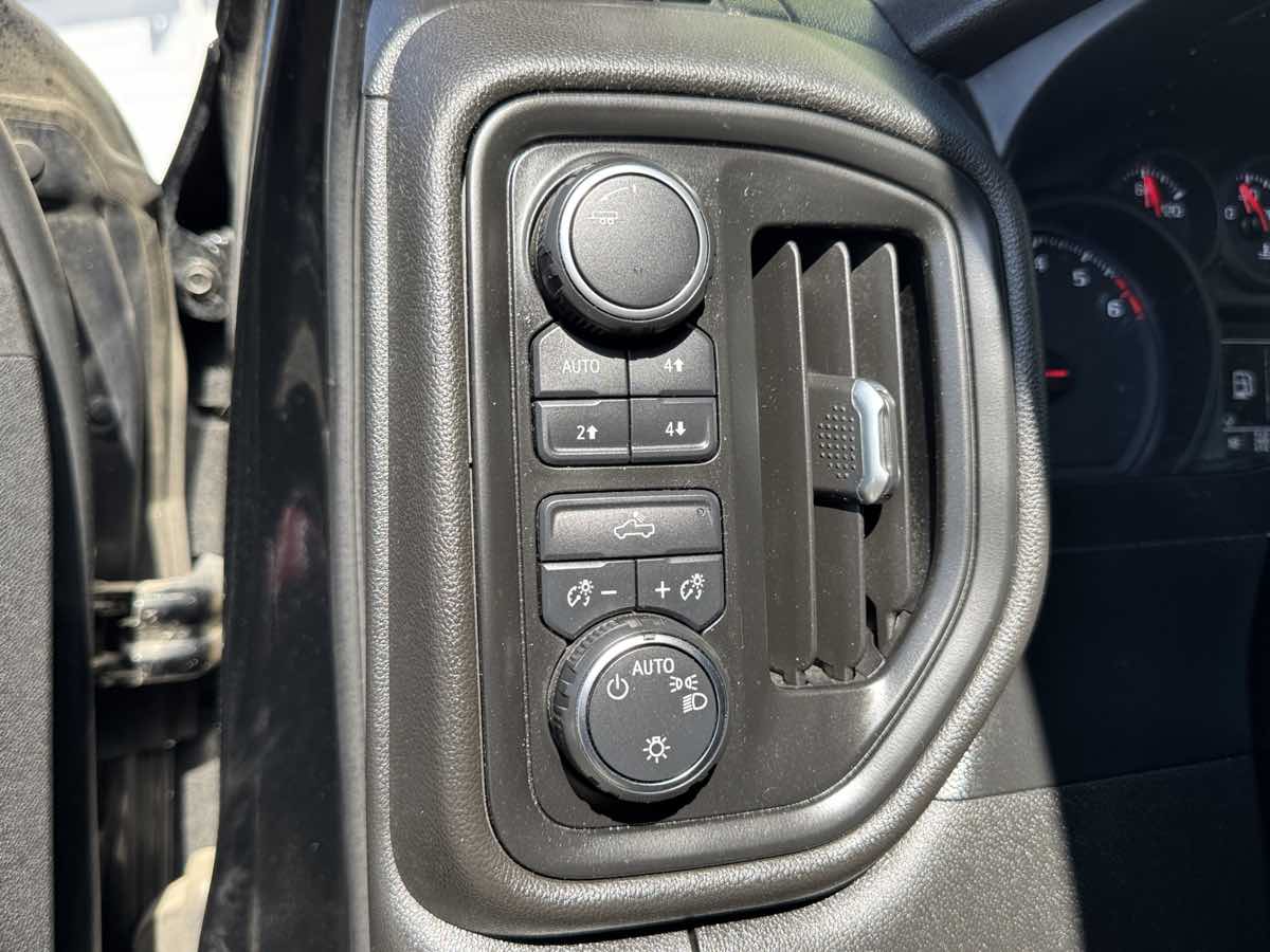 Photo 24 of this Chevrolet Silverado 1500