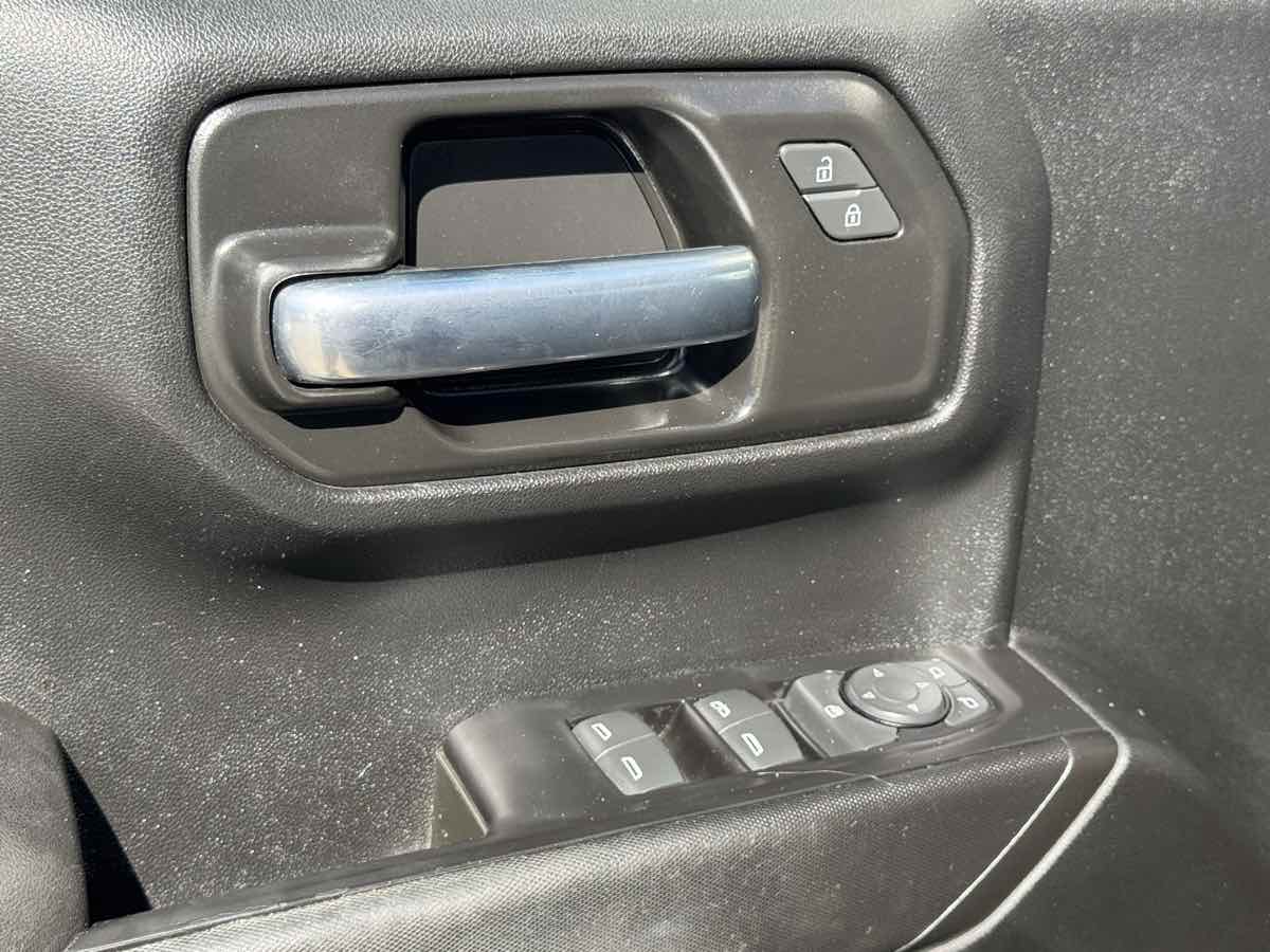 Photo 25 of this Chevrolet Silverado 1500
