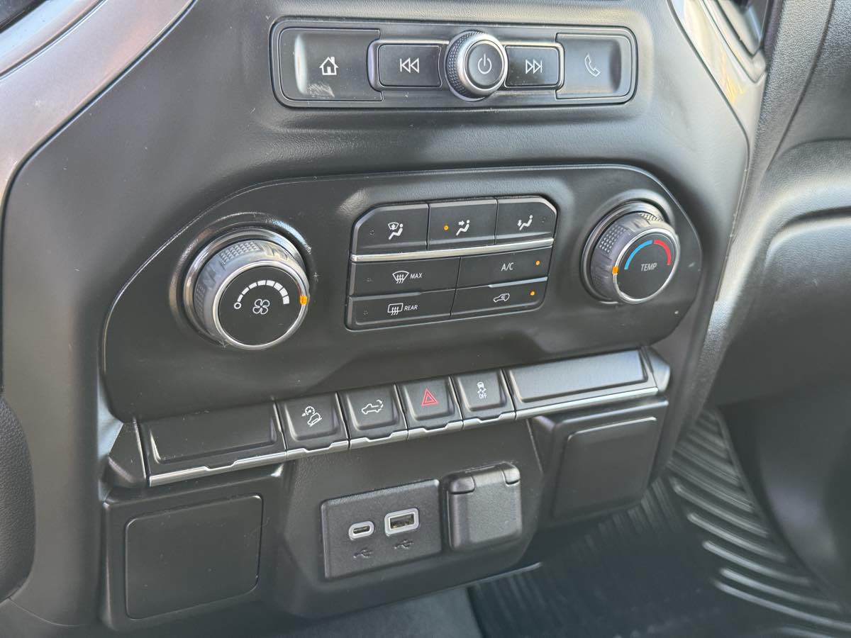 Photo 27 of this Chevrolet Silverado 1500