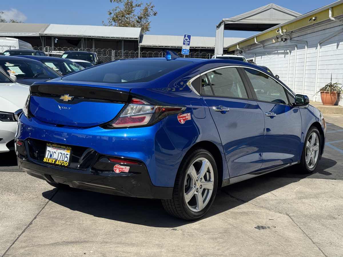 Photo 11 of this Chevrolet Volt