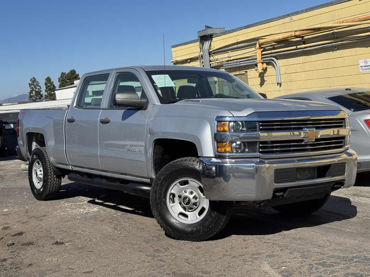 Photo 2 of this Chevrolet Silverado 2500HD