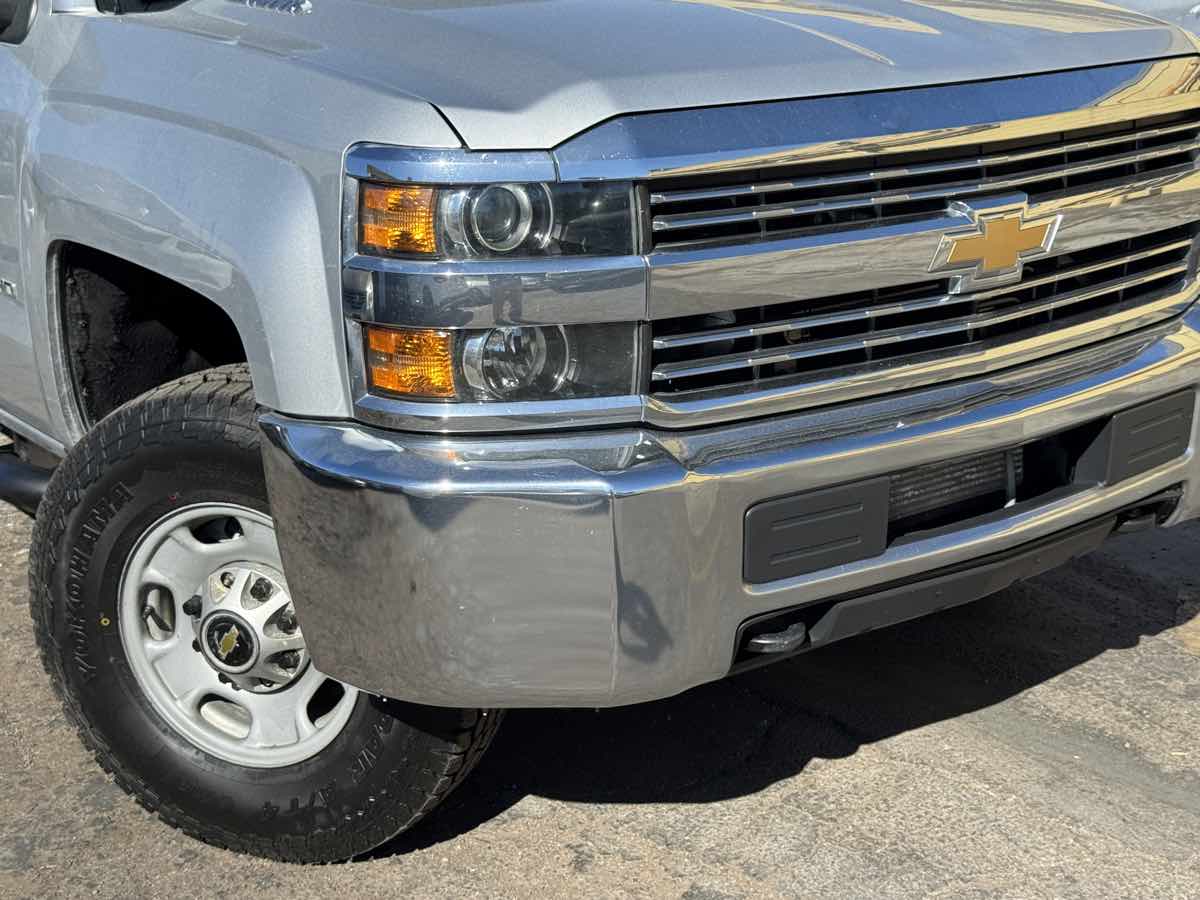 Photo 3 of this Chevrolet Silverado 2500HD