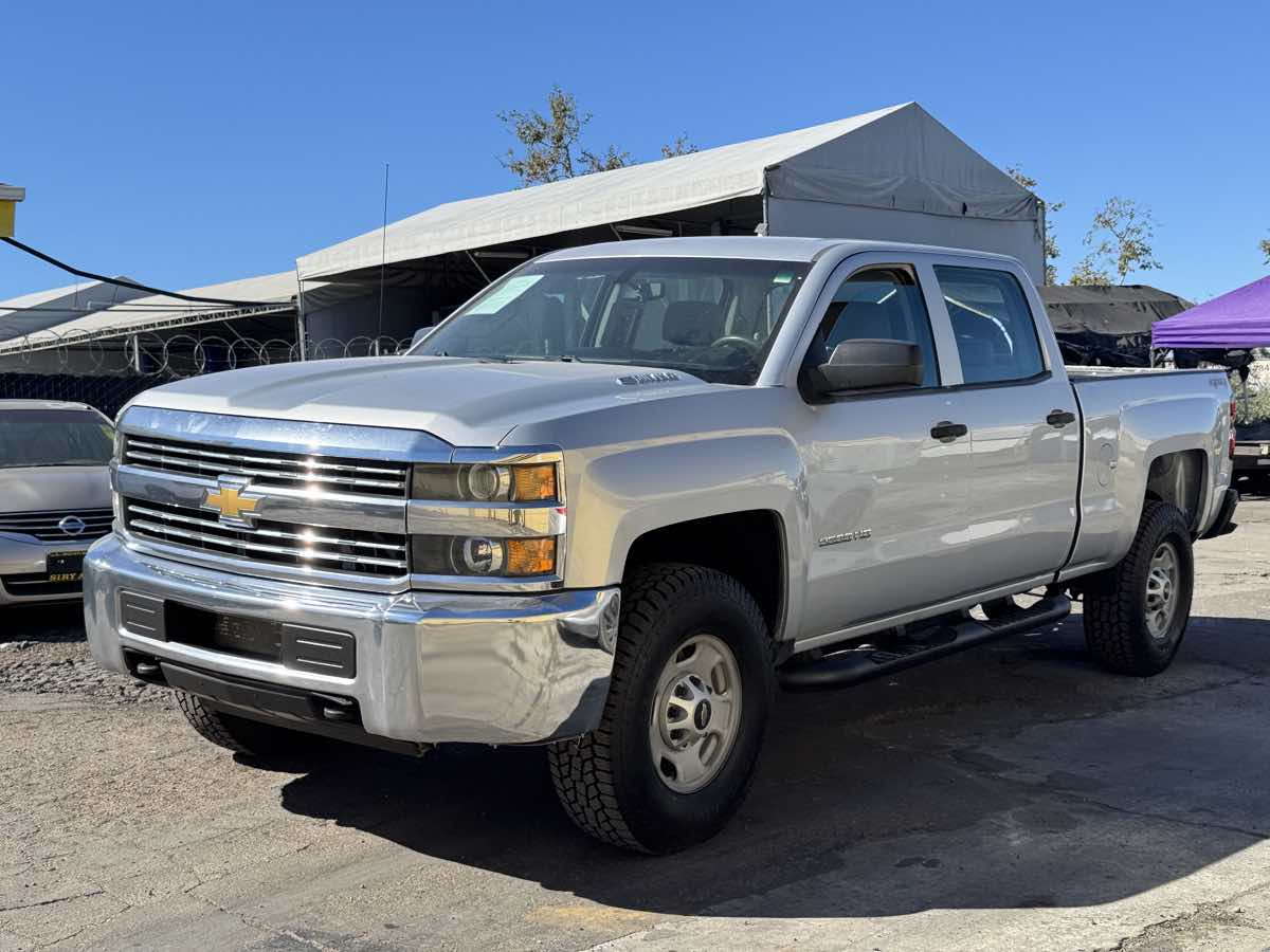 Photo 4 of this Chevrolet Silverado 2500HD
