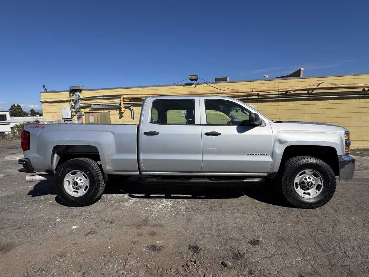 Photo 7 of this Chevrolet Silverado 2500HD