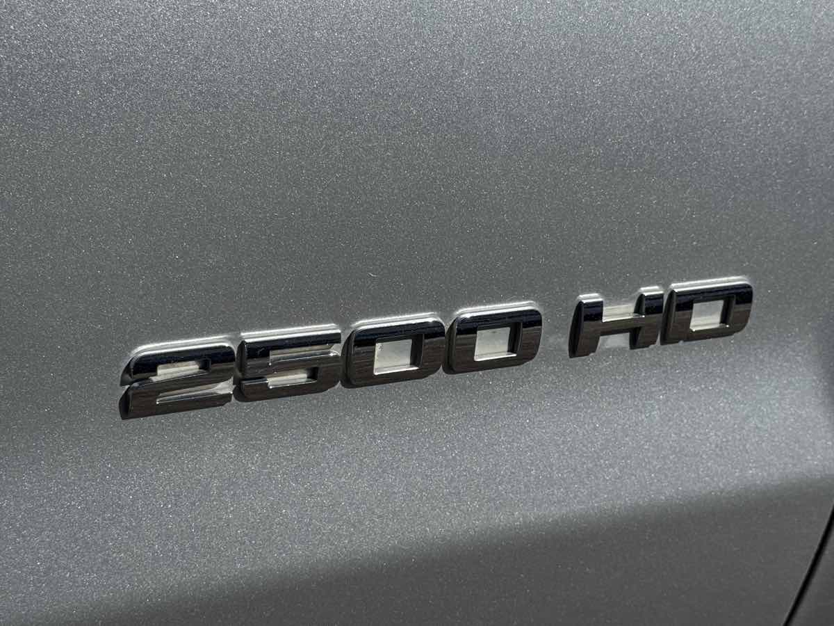 Photo 8 of this Chevrolet Silverado 2500HD