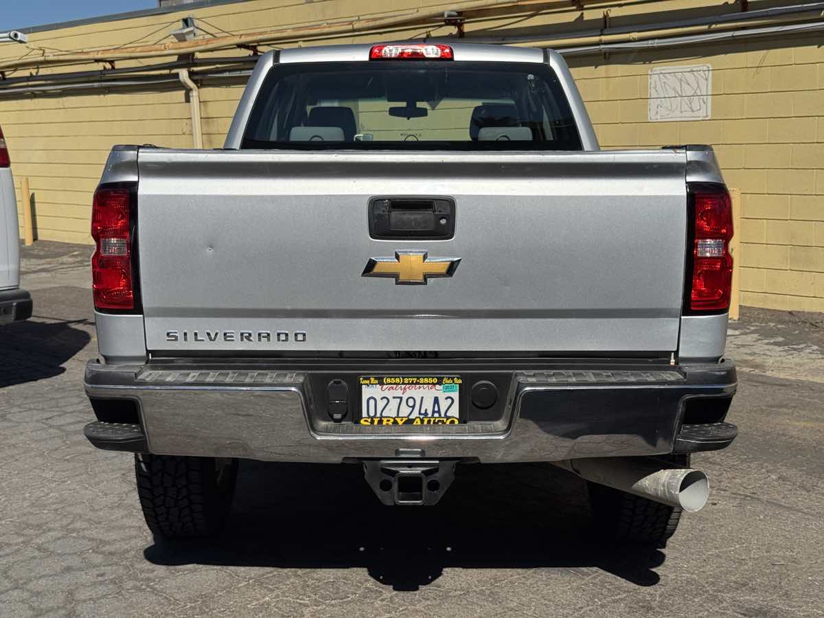 Photo 10 of this Chevrolet Silverado 2500HD
