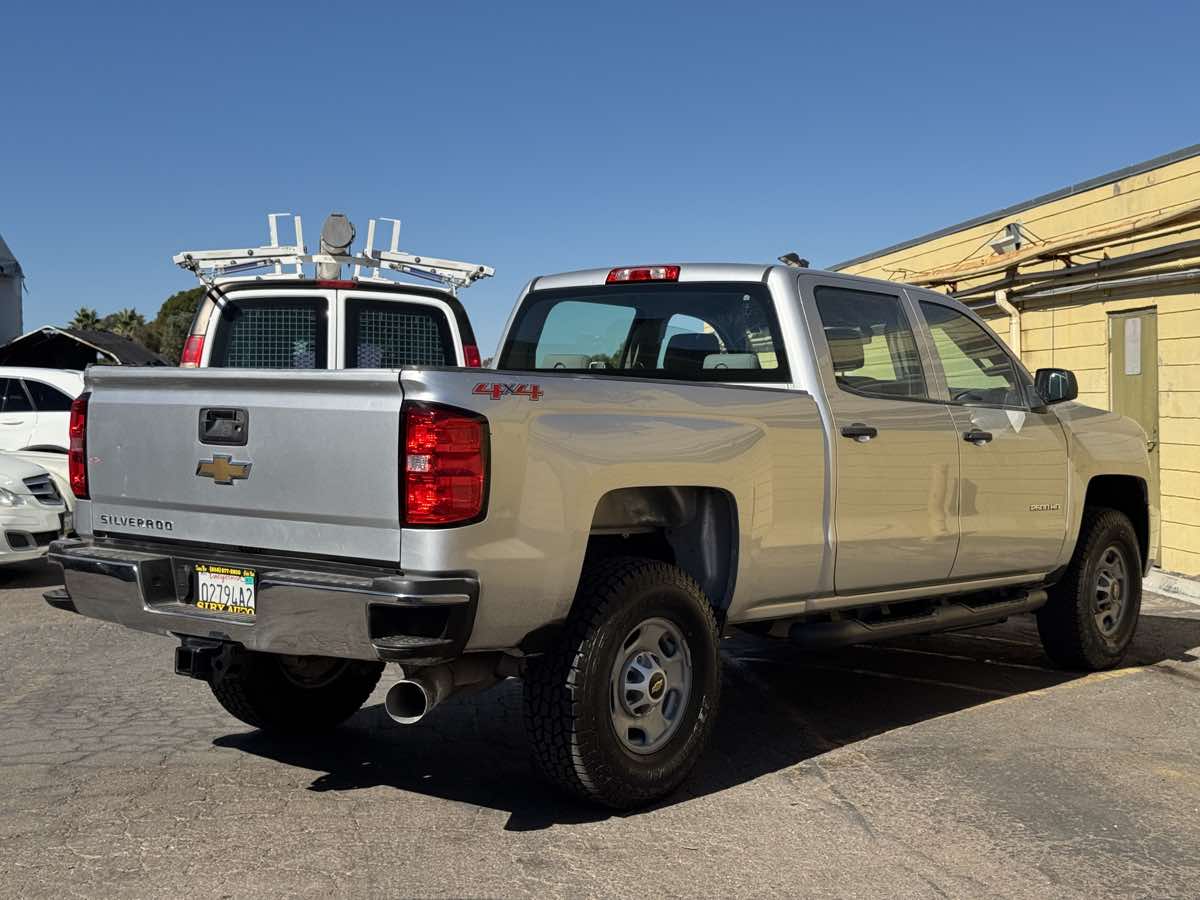 Photo 11 of this Chevrolet Silverado 2500HD